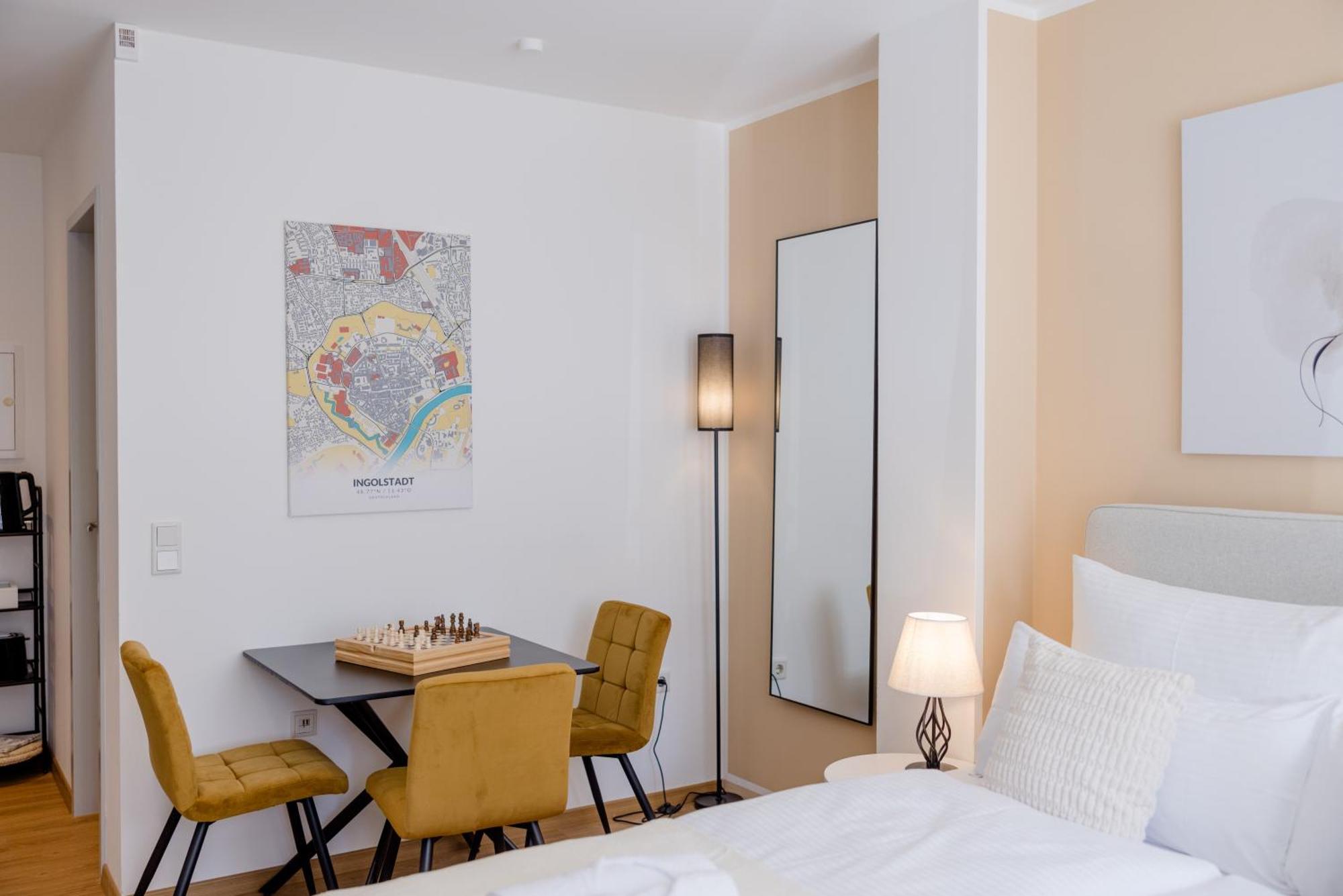 Lumen Homes - Altstadt-Studio Direkt Im Zentrum, Kueche, Netflix, Oeffentlicher Parkplatz Ums Eck Ingolstadt Eksteriør billede
