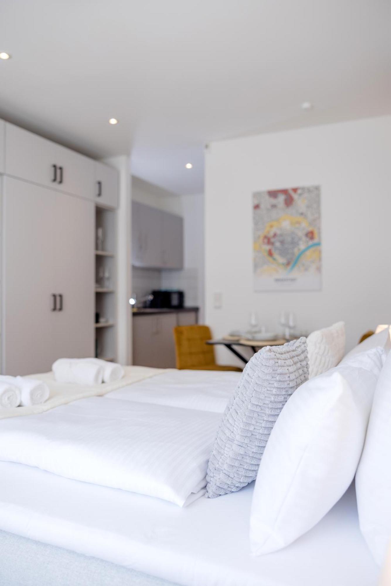 Lumen Homes - Altstadt-Studio Direkt Im Zentrum, Kueche, Netflix, Oeffentlicher Parkplatz Ums Eck Ingolstadt Eksteriør billede