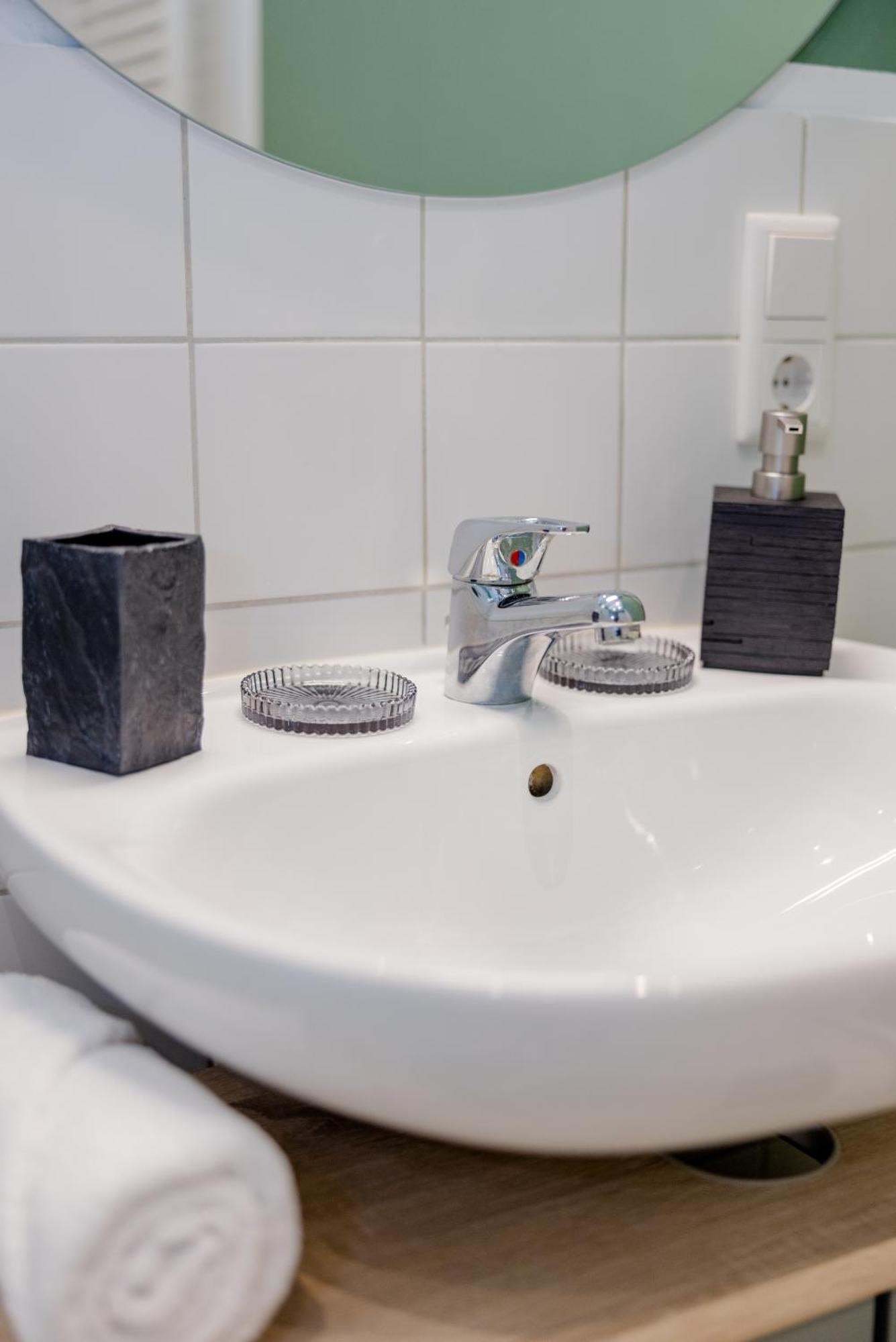 Lumen Homes - Altstadt-Studio Direkt Im Zentrum, Kueche, Netflix, Oeffentlicher Parkplatz Ums Eck Ingolstadt Eksteriør billede