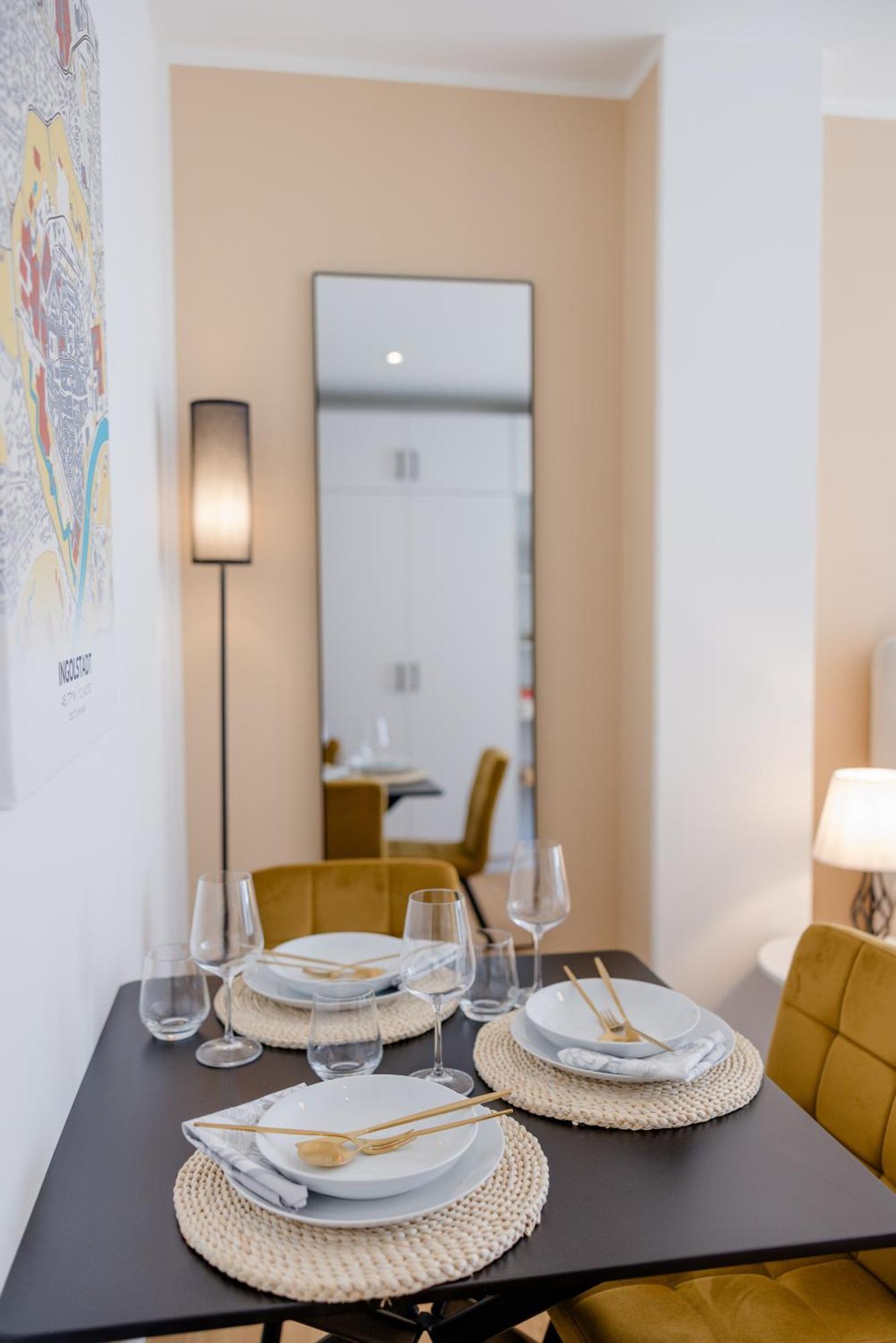 Lumen Homes - Altstadt-Studio Direkt Im Zentrum, Kueche, Netflix, Oeffentlicher Parkplatz Ums Eck Ingolstadt Eksteriør billede